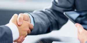 Cam kết giữa trang thông tin và người sử dụng